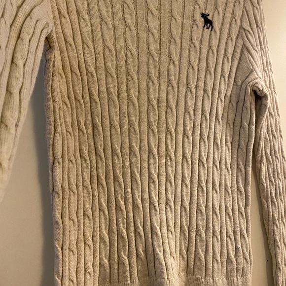 Abercrombie & Fitch Cable Knit Sweater - Picture 3 of 3